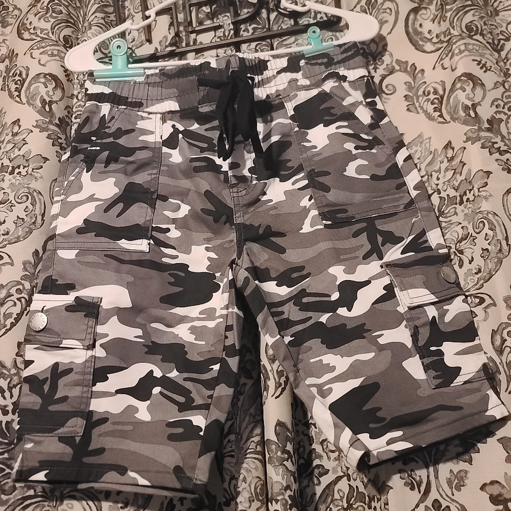 Camo Bermuda shorts